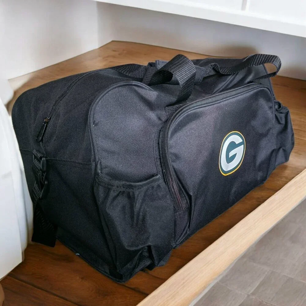 NWOT GREEN BAY PACKER Black With Logo Adjustable Strap Footed Duffle Bag